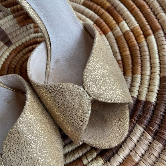 Chelsea Crew “Lola” heels in gold - Picture 2 of 9